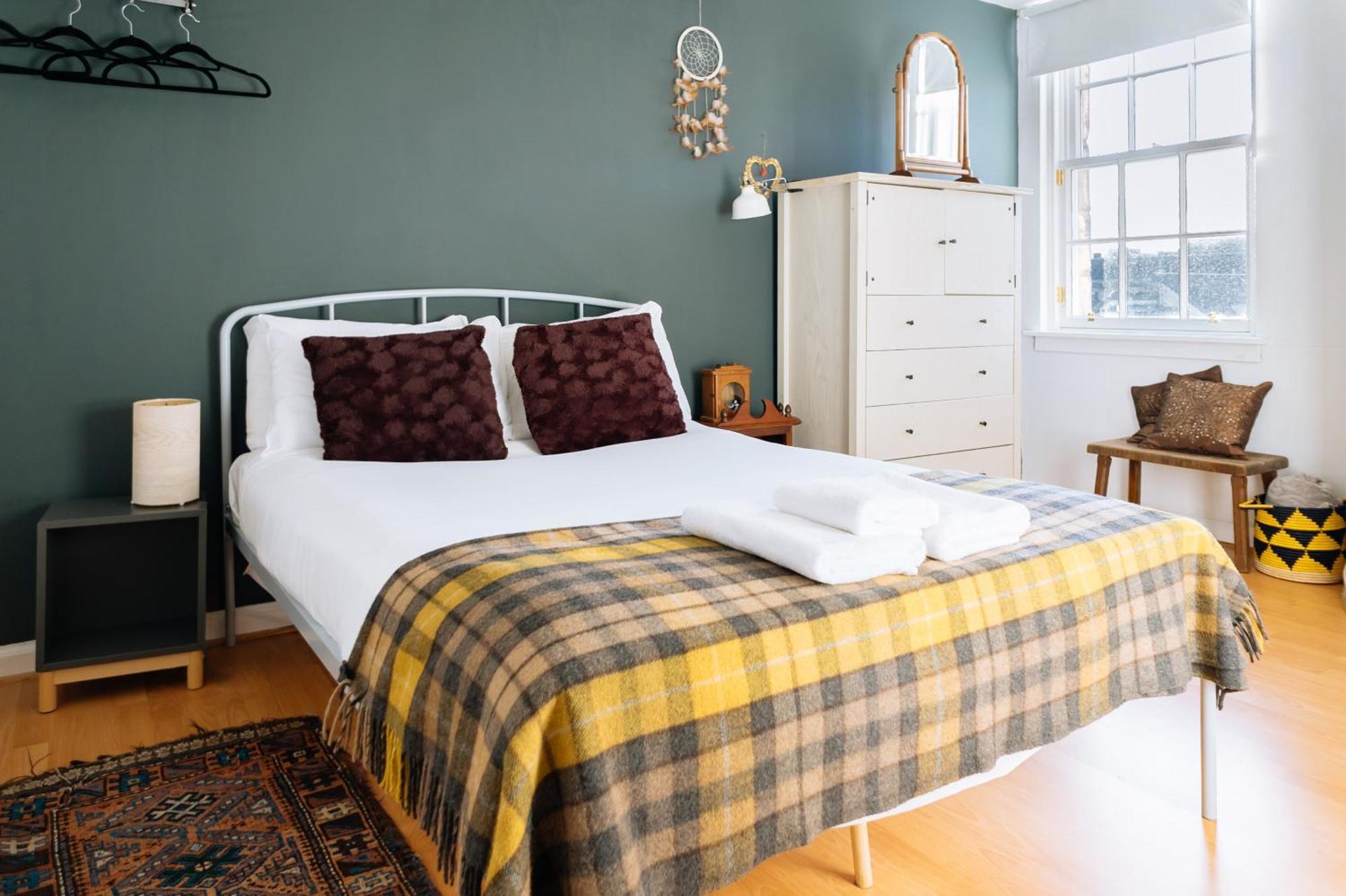 Charming 3 Bedroom Apartment In The Heart Of Vibrant Old Town Edinburgh Dış mekan fotoğraf