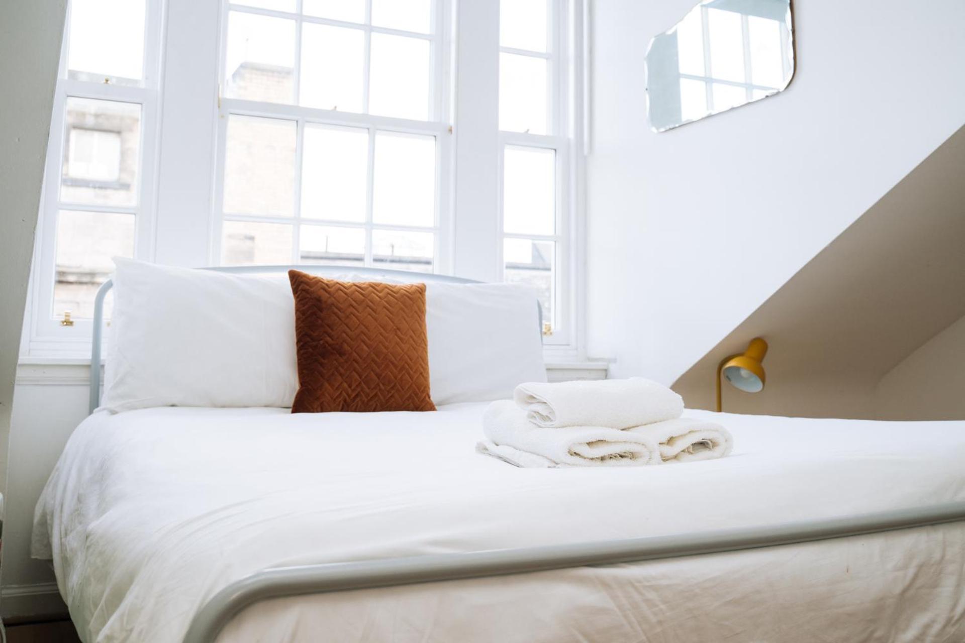 Charming 3 Bedroom Apartment In The Heart Of Vibrant Old Town Edinburgh Dış mekan fotoğraf